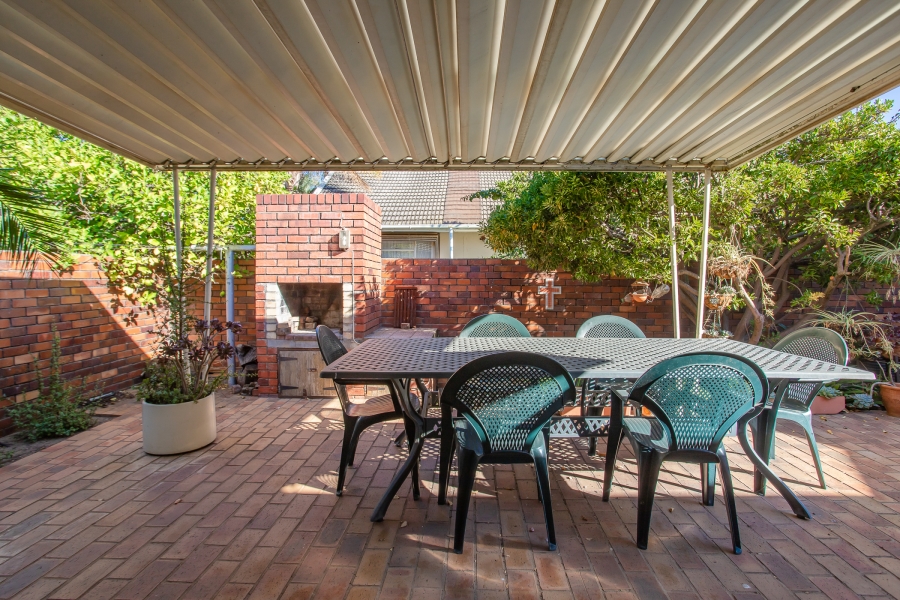 3 Bedroom Property for Sale in Denneburg Western Cape